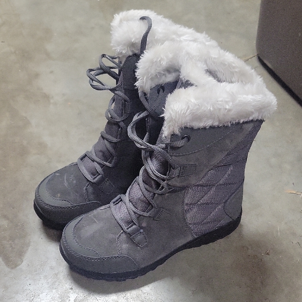Columbia Gray Lace-Up Faux Fur Winter Boots